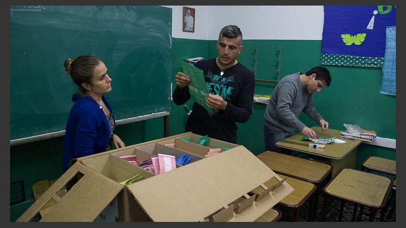 Voto a voto y boleta a boleta en las escuelas.
