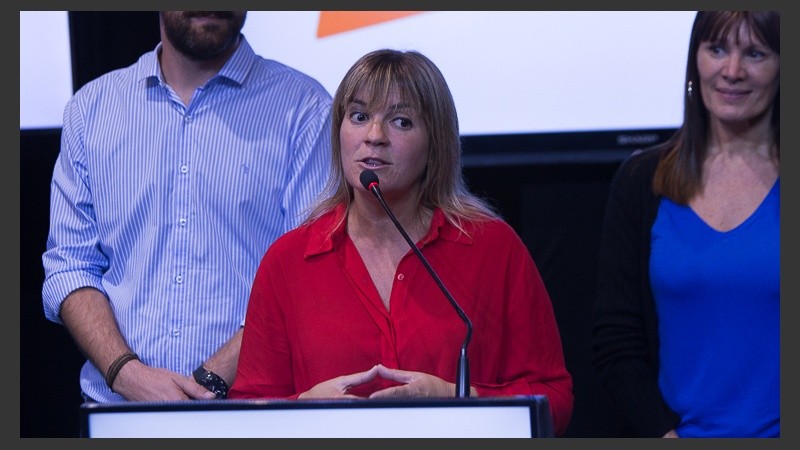 Verónica Irizar en su discurso de anoche. 