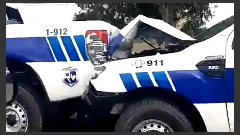 Al menos cuatro camionetas dañadas antes de salir a escena.