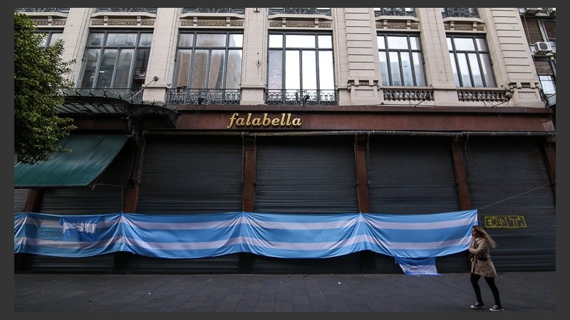 Grandes comercios cerraron sus puertas.