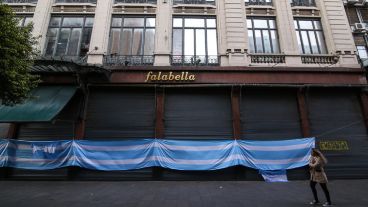 Grandes comercios cerraron sus puertas.