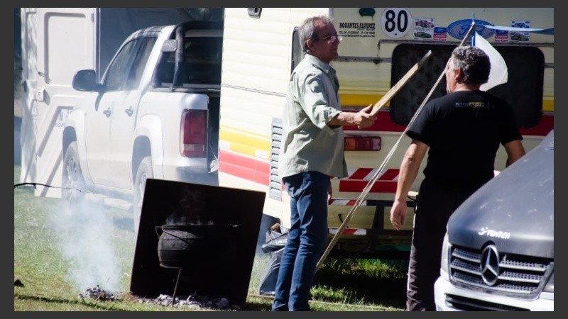 Fanáticos del TC acampan en las afueras del autódromo. 