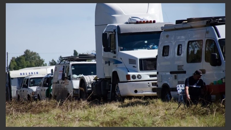 Fanáticos del TC acampan en las afueras del autódromo. 