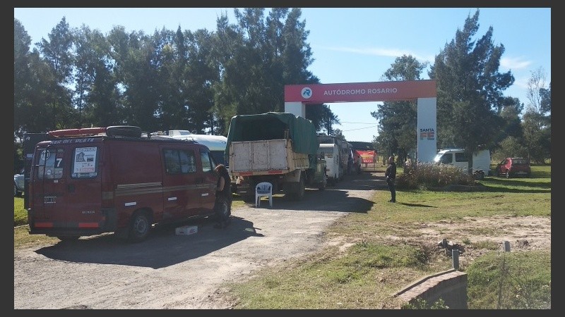 Fanáticos del TC acampan en las afueras del autódromo. 