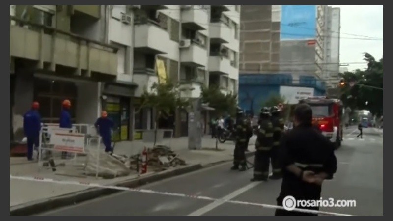 Litoral Gas y bomberos trabajaron en el lugar para controlar la fuga.