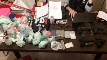 Armas, droga y celulares, parte de los elementos secuestrados.