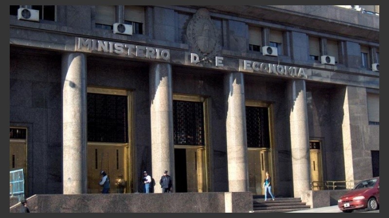 La reapertura de Lecaps será en pesos o en dólares al tipo de cambio correspondiente.