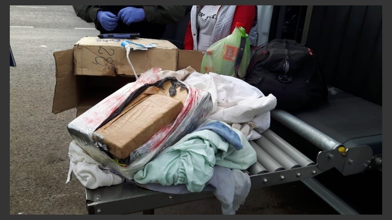 Ocho panes de marihuana fueron hallados.