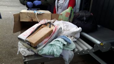 Ocho panes de marihuana fueron hallados.