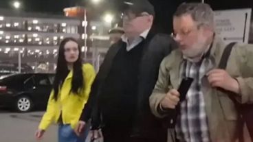 Dmitry Khlebushkin debió retirarse del aeropuerto con custodia.