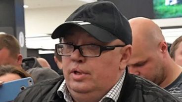 Dmitry Khlebushkin debió retirarse del aeropuerto con custodia.