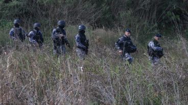 La Policía realizó un rastrillaje por la zona para dar con los prófugos.