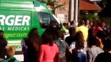 Una ambulancia llegó para socorrer al delegado.