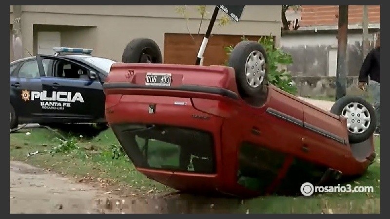 Un coche terminó volcado pero sin mayores consecuencias para el conductor.