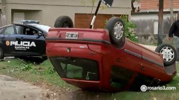Un coche terminó volcado pero sin mayores consecuencias para el conductor.
