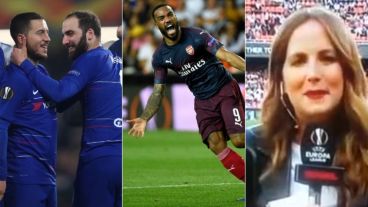 Chelsea, Arsenal y la cronista que recibió el pelotazo.