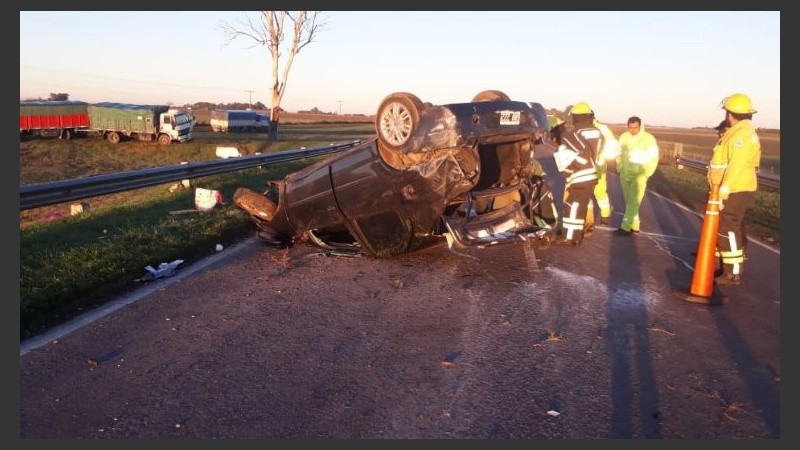 El Renault Logan volcó a la altura de Paraje Rabiola.