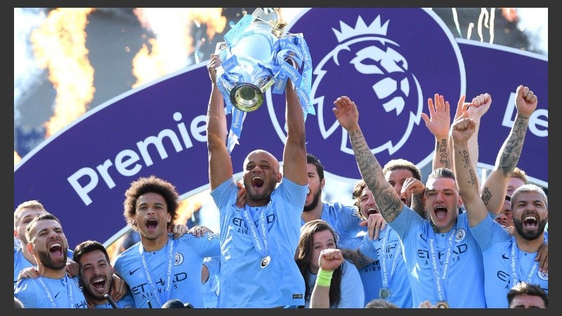 El City de Guardiola se coronó campeón con 98 puntos, uno más que el Liverpool.