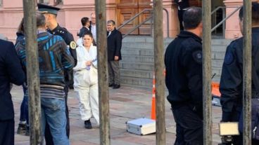 La Policía Federal trabajó en la escena donde se encontró el arma.