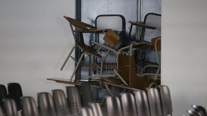 Las puertas del lugar donde se iba a votar fueron trabadas.