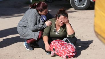 Conmoción y llanto entre los seres queridos y compañeros de la víctima fatal.