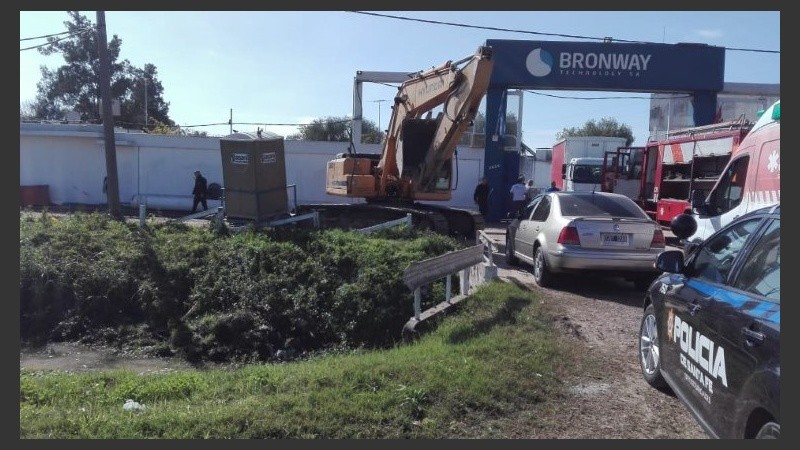 Tras el derrumbe, el obrero quedó a unos tres metros de profundidad.