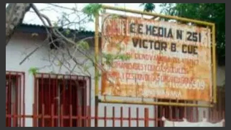 La escuela Nº 251 Doctor Víctor Bibian Cue, frente a la cual se produjo la pelea entre los alumnos.