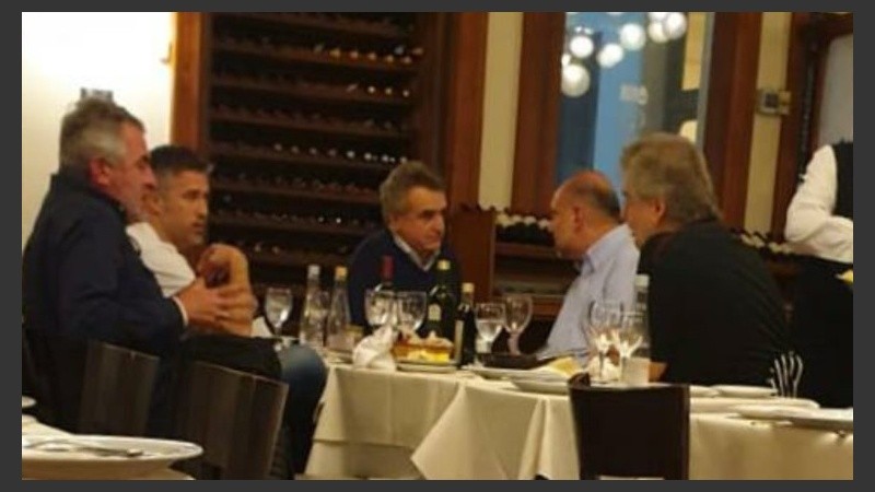 Un momento de la cena entre Perotti y Rossi. 