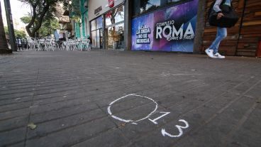 13 disparos en la medianoche del jueves frente al boliche Roma sobre avenida Pellegrini.