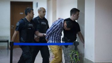 Solís, al salir de la audiencia imputativa por los crímenes de Jonatan y Ulises Funes.