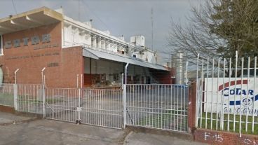 La planta de grandes dimensiones se ubica en calle Humberto Primo al 1200.