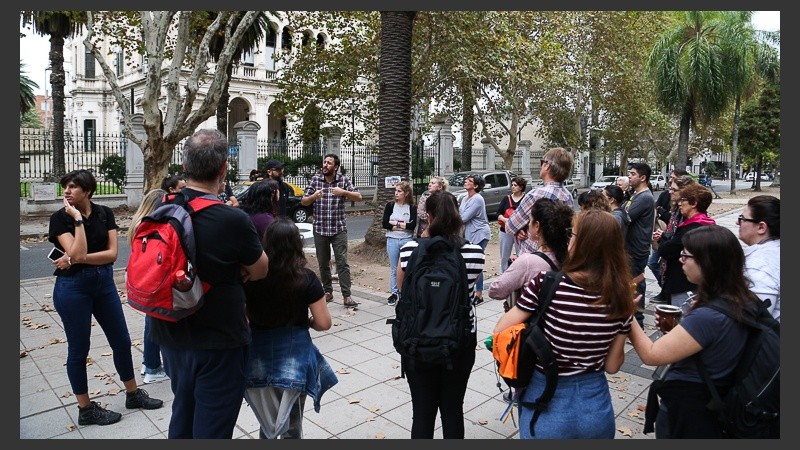 Los Tribunales Federales sobre bulevard Oroño es uno de los puntos destacados del circuito.