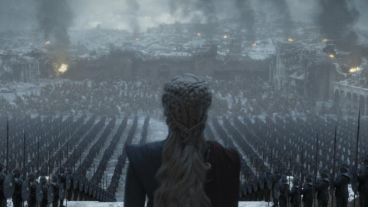 Fotograma cedido por el canal HBO donde aparece Emilia Clarke, como Daenerys Targaryen, durante una escena del sexto episodio.