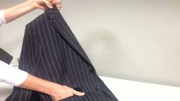 La historia comenzó cuando la mujer del roperito encontró el dinero.