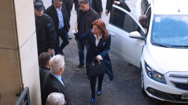 Cristina Fernández de Kirchner al arribar a Comodoro Py este martes.