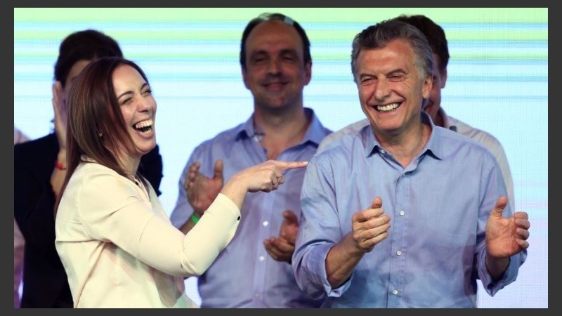 Vidal y Macri ríen en un acto. ¿Cómo habrá caído el acto fallido de Santilli?