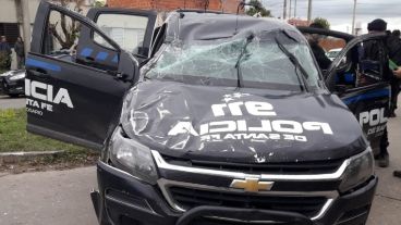 Otros efectivos volvieron al patrullero a su posición normal.