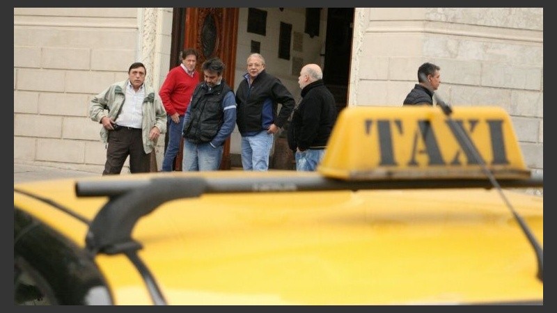Taxistas se reunirán con la Comisión de Servicios Públicos.