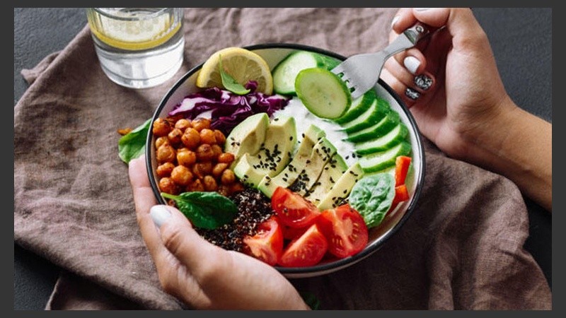 Un bebé murió tras alimentado únicamente con leches vegetales de maíz, arroz, avena y quinoa.