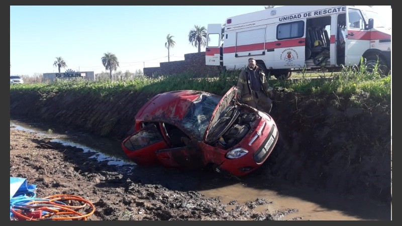 Macarena no pudo controlar su Fiat Palio. 