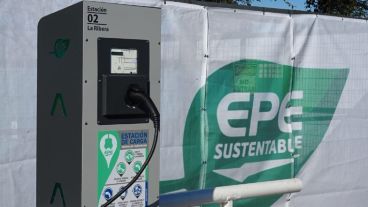 Los puestos de carga por la autopista cerca de Rosario.