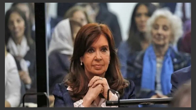 Se busca evitar el necesario despliegue de seguridad en el edificio en cada visita de la ex mandataria.