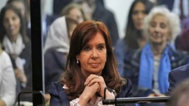 Se busca evitar el necesario despliegue de seguridad en el edificio en cada visita de la ex mandataria.