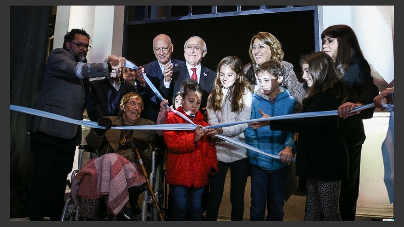 Autoridades cortaron cinta este jueves por la tarde.