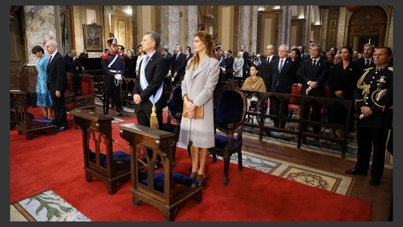 Macri junto a su esposa en la catedral porteña este 25 de Mayo. 