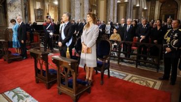 Macri junto a su esposa en la catedral porteña este 25 de Mayo.