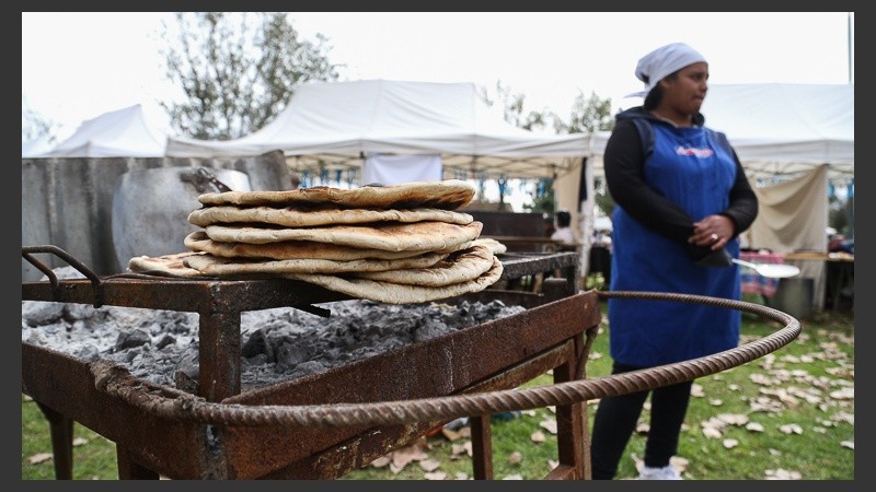 Una tentadora pila de tortas esperando ser vendidas.