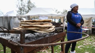 Una tentadora pila de tortas esperando ser vendidas.