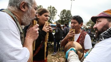 Músicos tocando durante los festejos por el 25 de Mayo.