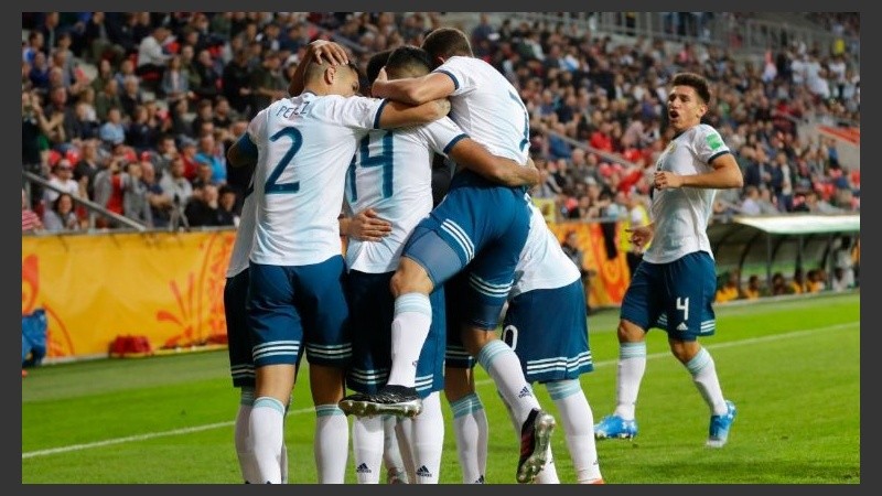 Cinco festejos argentinos en su debut.